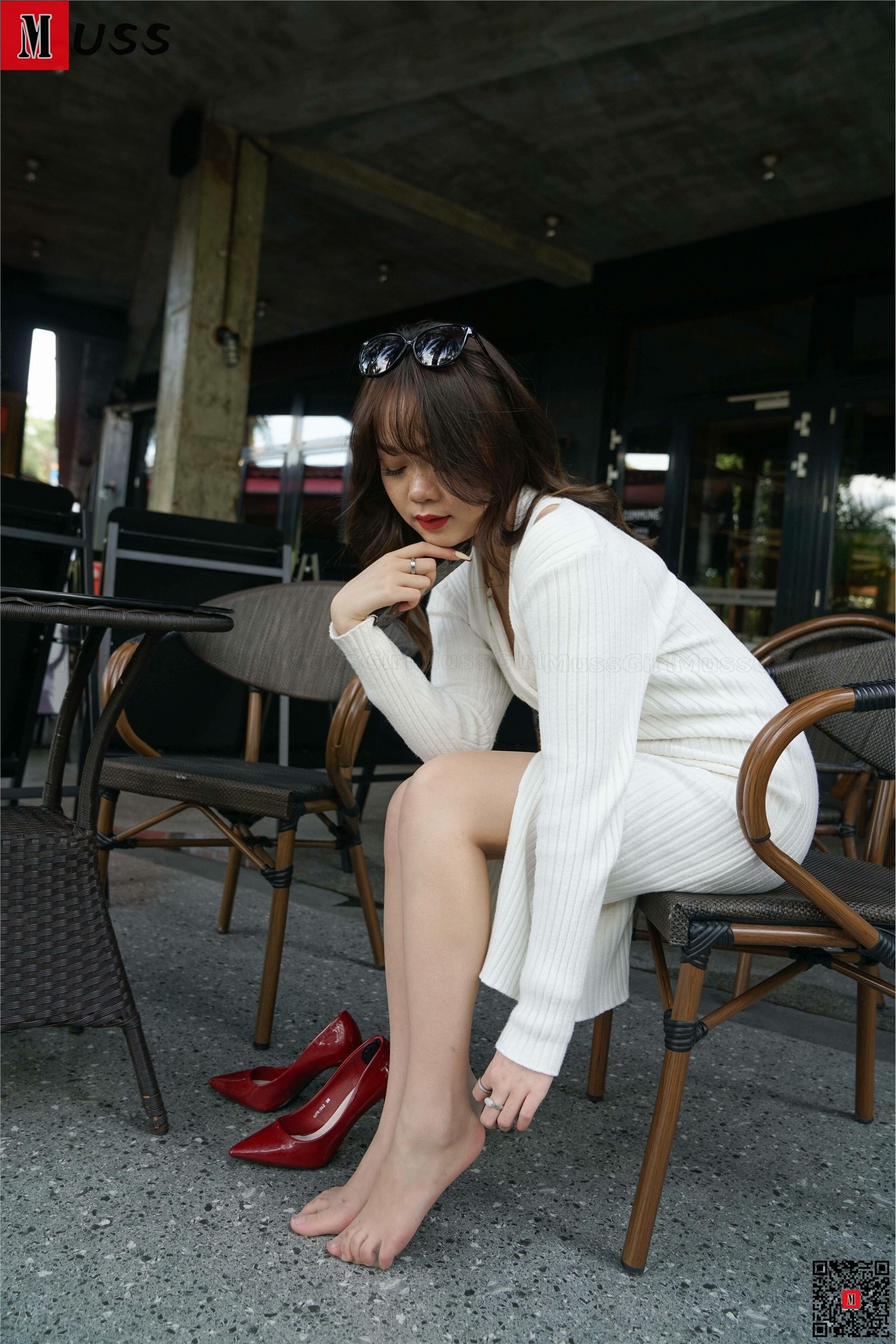 MussGirl慕丝女郎  NO.202 白色连衣裙高跟